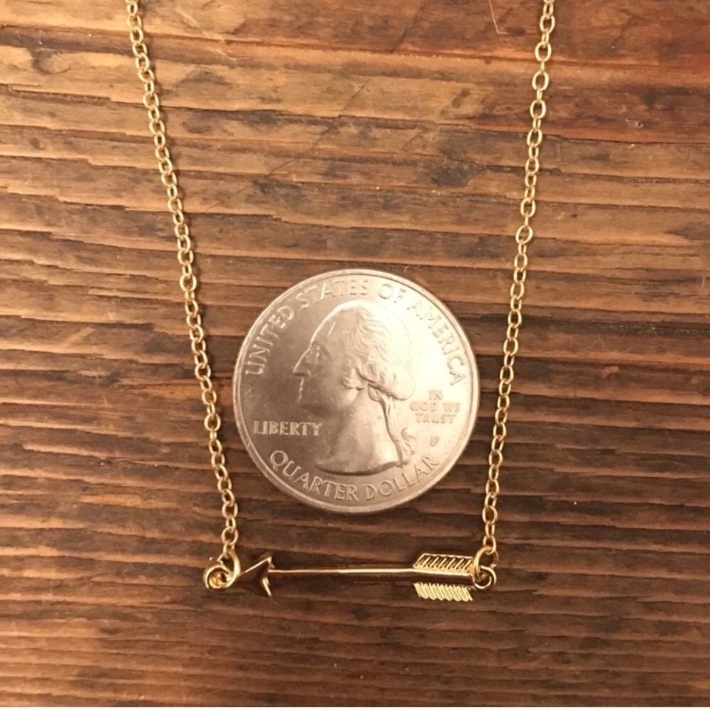 ✨ Arrow Necklace - Gold - Picture 5 of 6